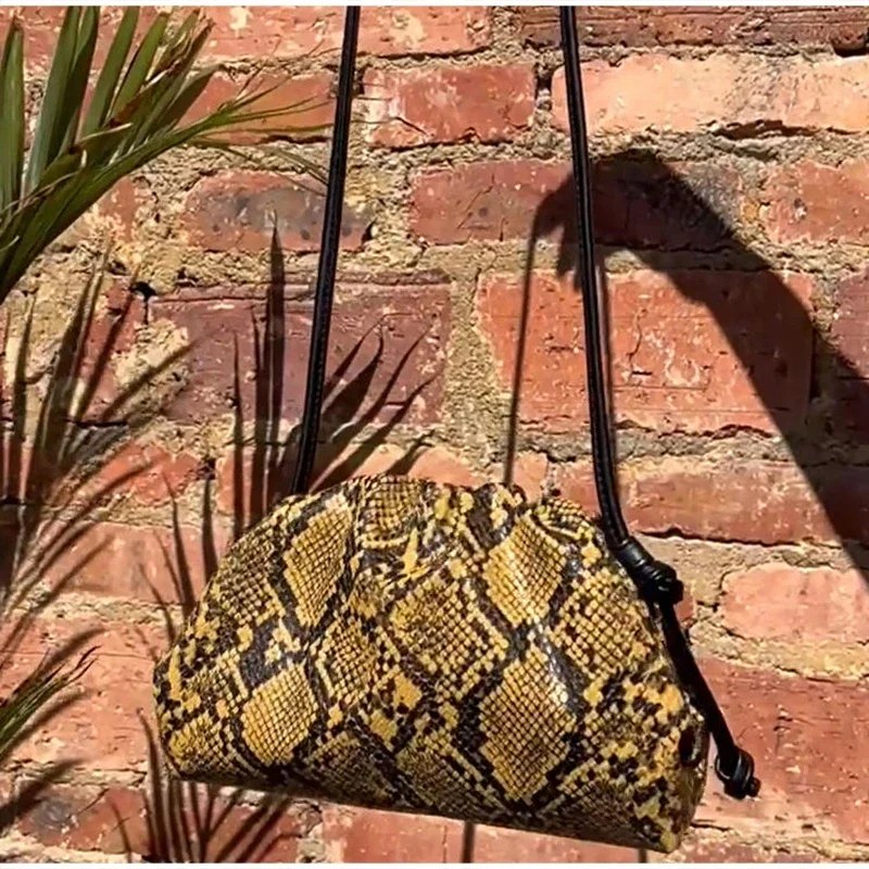 

Плиссированная женская сумка из искусственной кожи под змеиную кожу, высококачественная сумка-облако из ПУ-материала, модная европейско-американская сумка через плечо, элегантный клатч