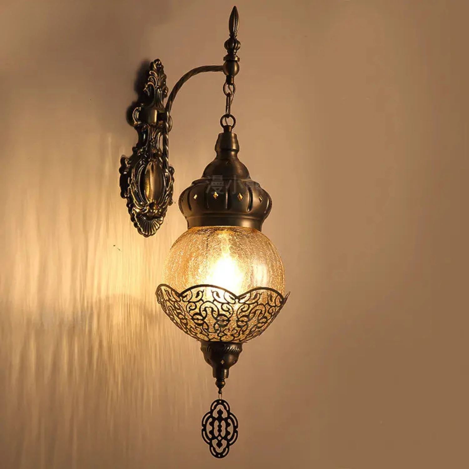 

New Exquisite Elegant Turkish Art Deco Wall Light with Ice-Cracked Glass - Unique Retro Lighting Fixture for Exotic Hotel, Resta