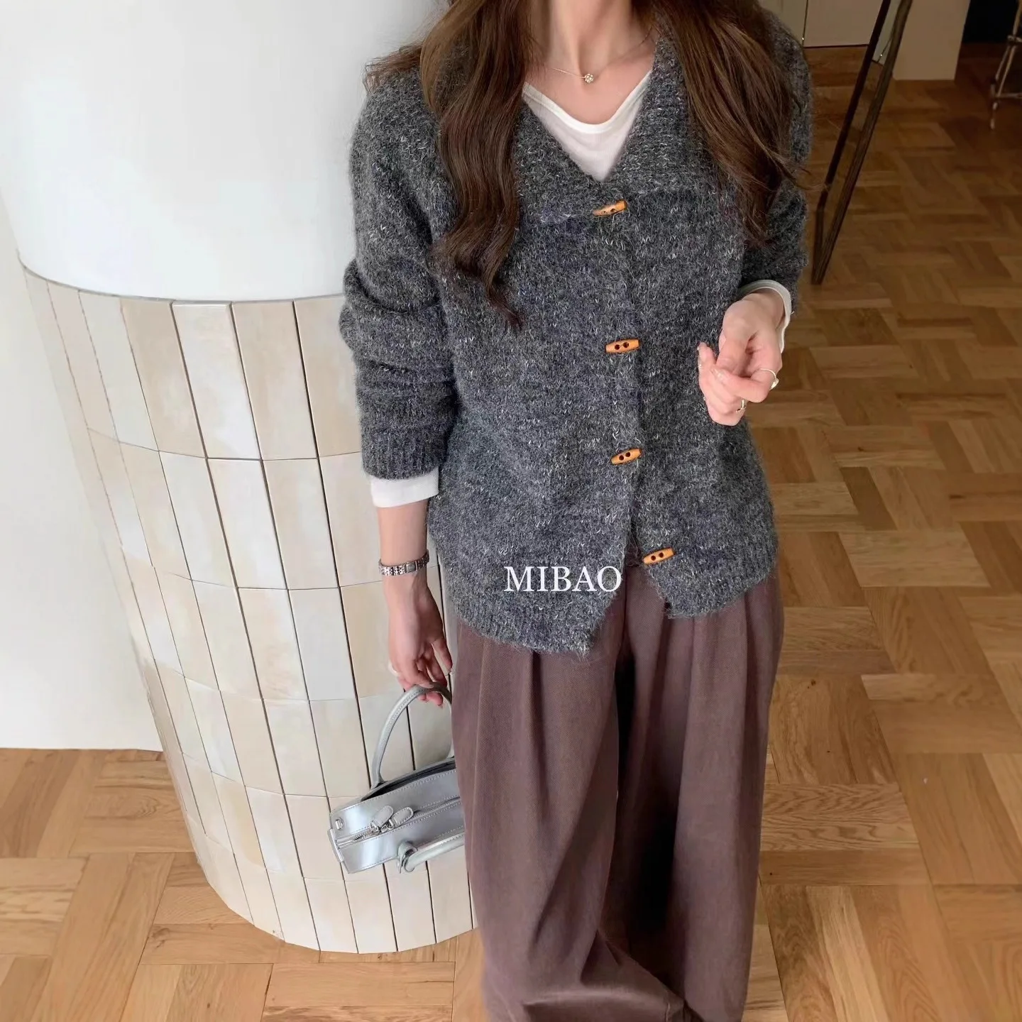 

Gentle Atmosphere Retro Horn Button Knitted Cardigan Women's 2025 Fall/winter Loose Soft and Waxy Casual Sweater Jacket