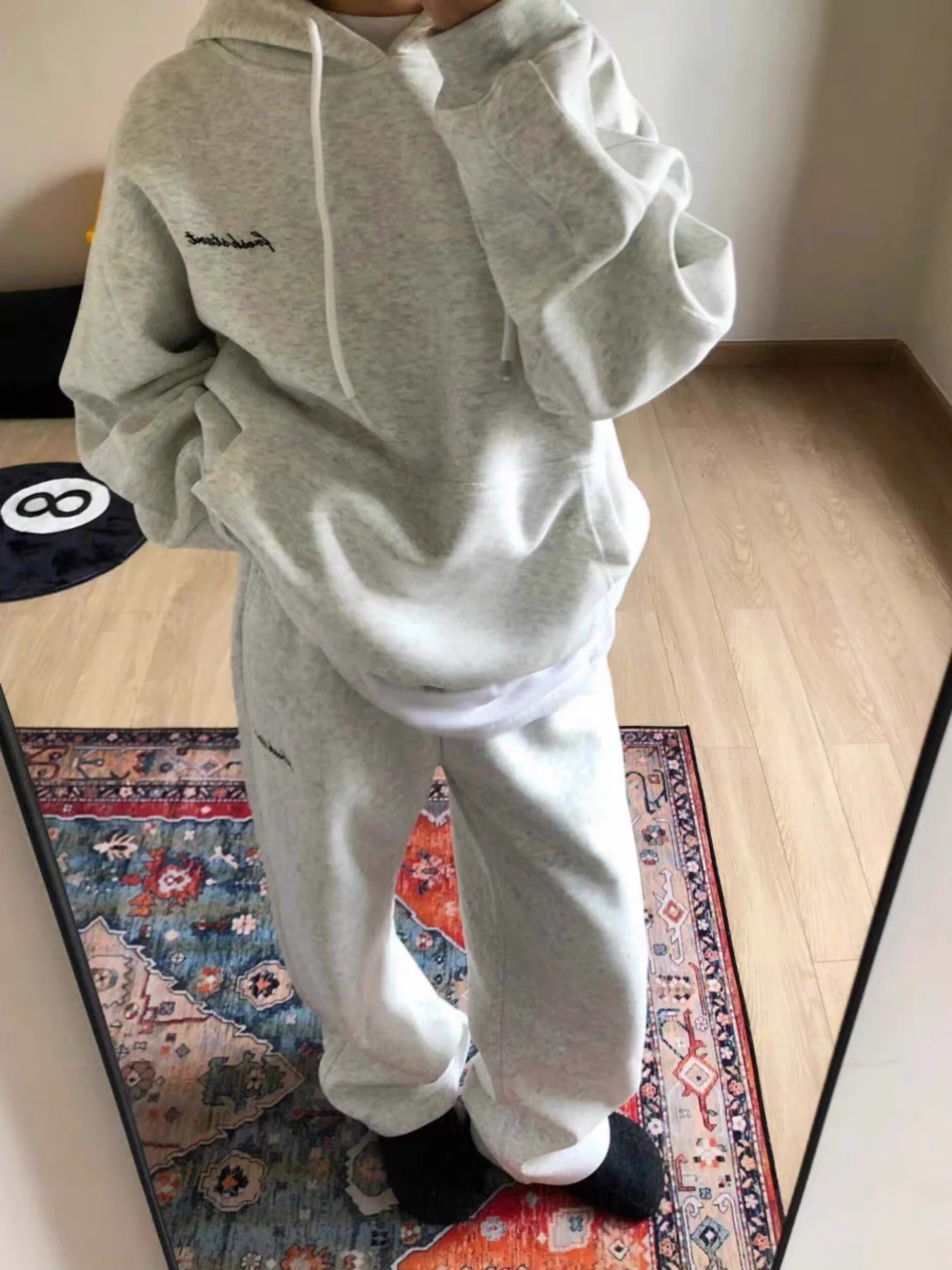 

Стильный повседневный спортивный костюм для студенток, новый весенне-осенний комплект из толстовки с капюшоном и длинных брюк, универсальный повседневный костюм-двойка.