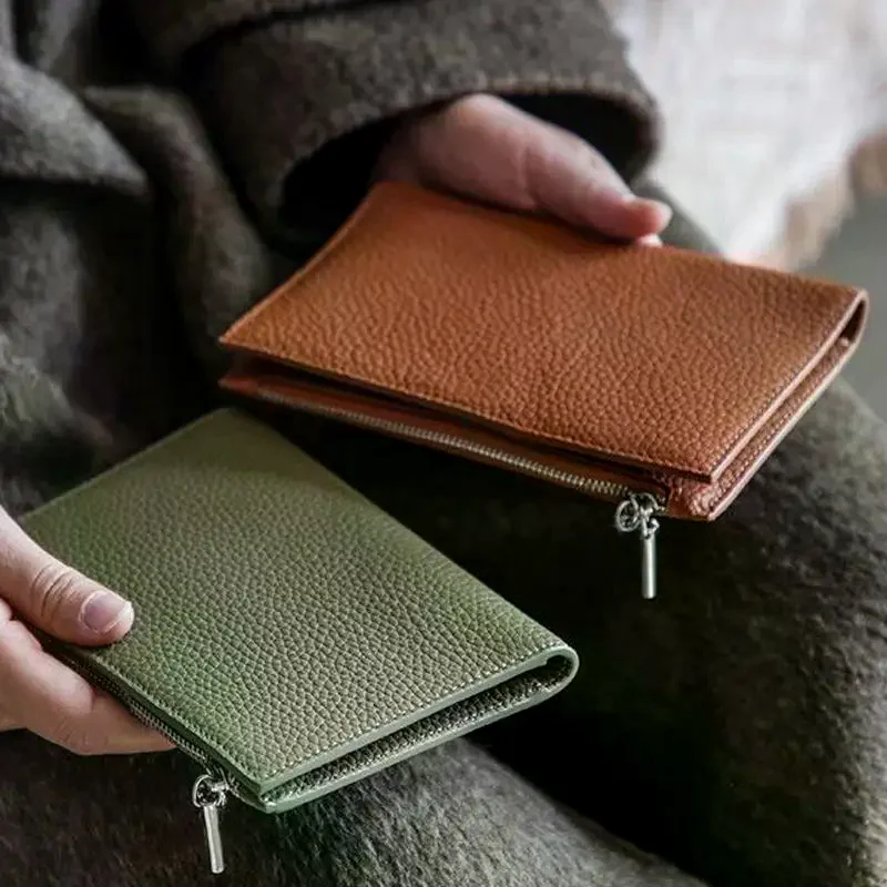 Leather Travel Wallet with Waterproof Multi-Card Slots Ideal for Business Use