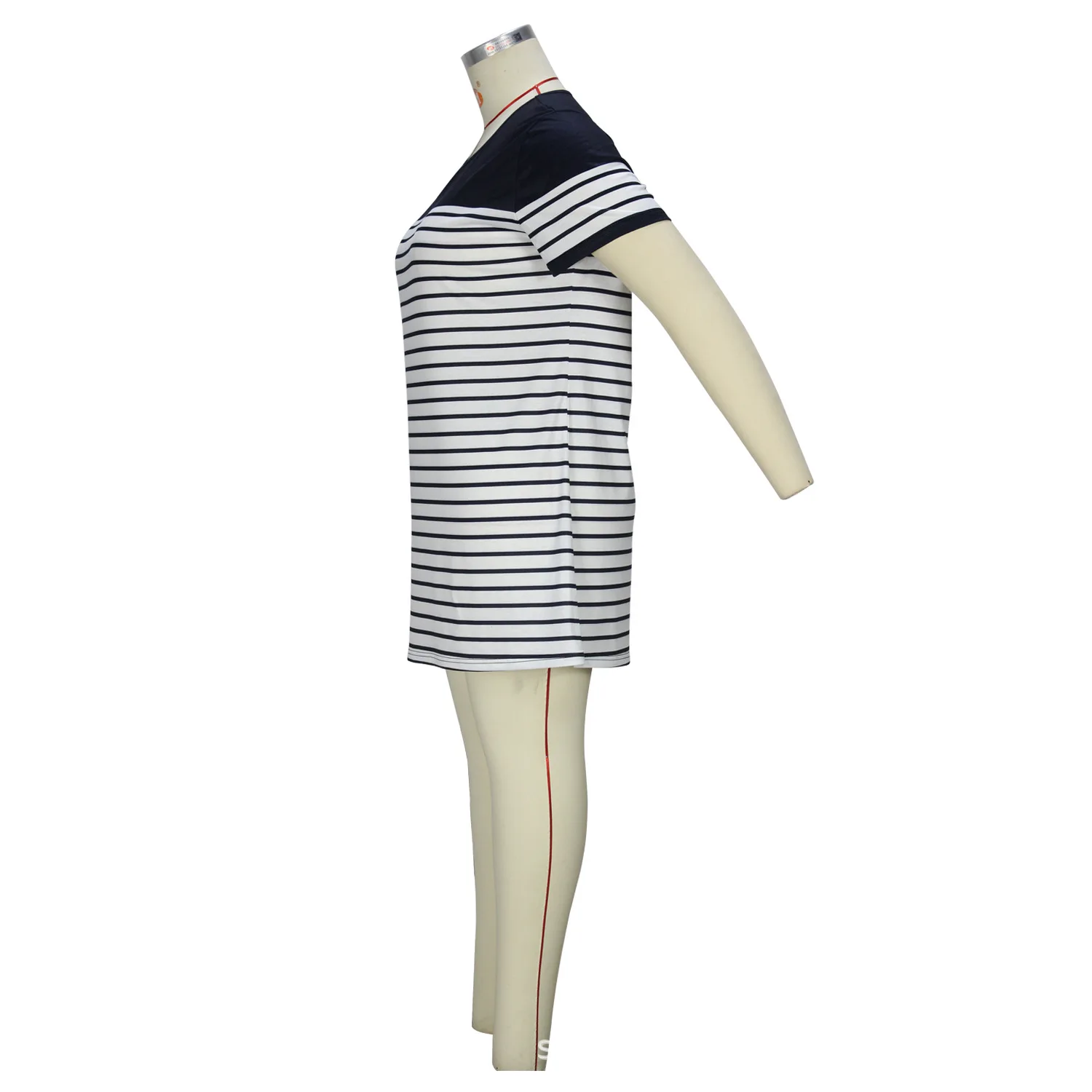 Simple and casual style, classic striped short-sleeved dress with a regular round neck and a straight short skirt.