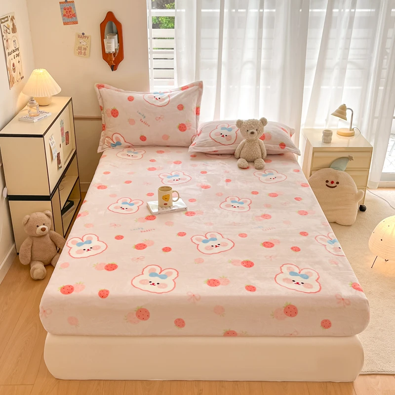 

Cartoon Bunny Strawberry Flannel Fitted Sheet Lovely Rabbit Bedding Set Warm Plush Bed Sheet Set Girly Bedroom Deep Pocket Sheet