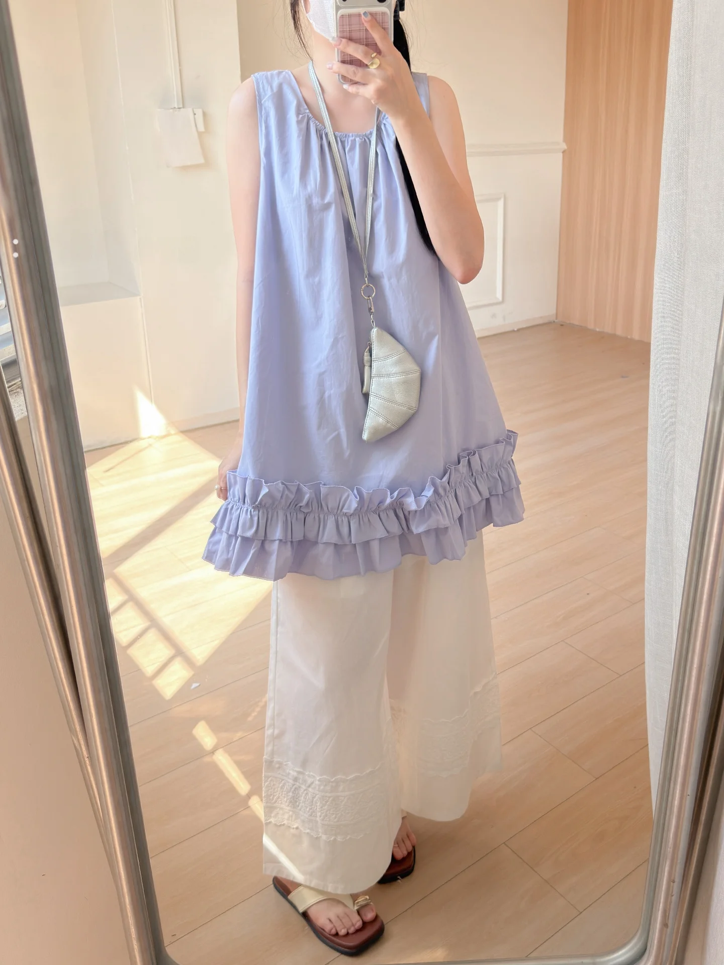 

Повседневное простое праздничное платье-сарафан с рюшами без рукавов для женщин: милое, омолаживающее, универсальное, элегантное, с вырезом халтер