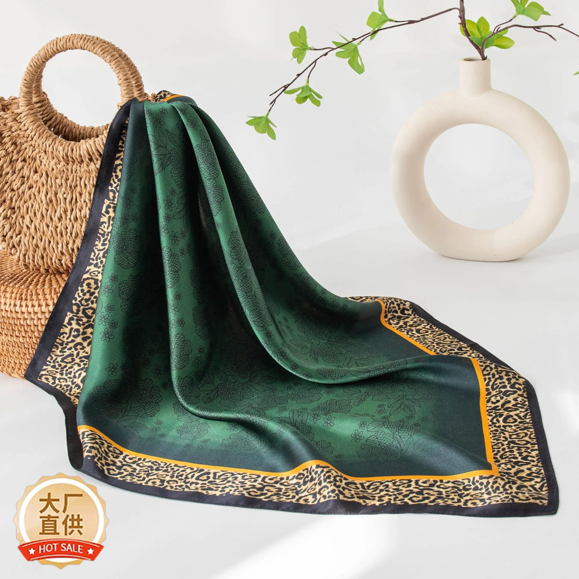 

Шарф-платок 65х65 см, весенне-летний, новый, с принтом, женский, универсальный, модный, изумрудно-зеленый, с леопардовым принтом