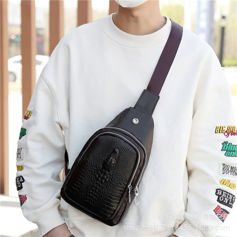 2023New Crocodile Pattern for Men Chest Bag Trendy Casual Fashion Crossbody BagpuSports All-Matching and Lightweight Chest Bag