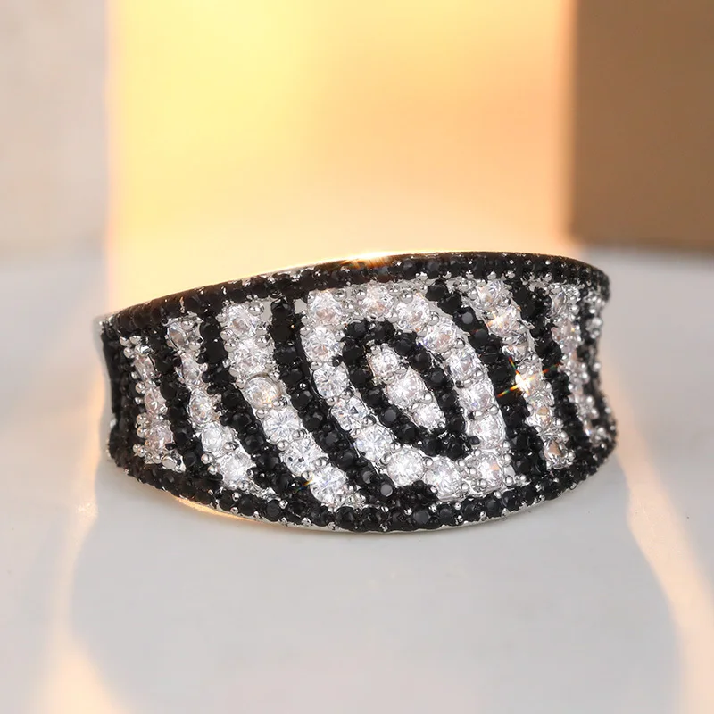 Retro Inlaid Black White Synthetic Zircon Ring Wide Face Personalized Design Ring Women's Party Fashion Jewelry Accessory Y2K