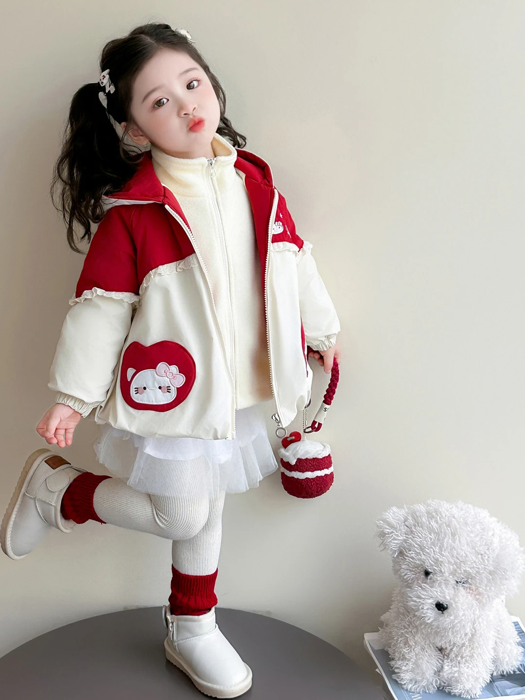 

Теплая хлопковая футболка с капюшоном и вышивкой для девочек, пальто на подкладке, зимняя модная верхняя одежда для детей