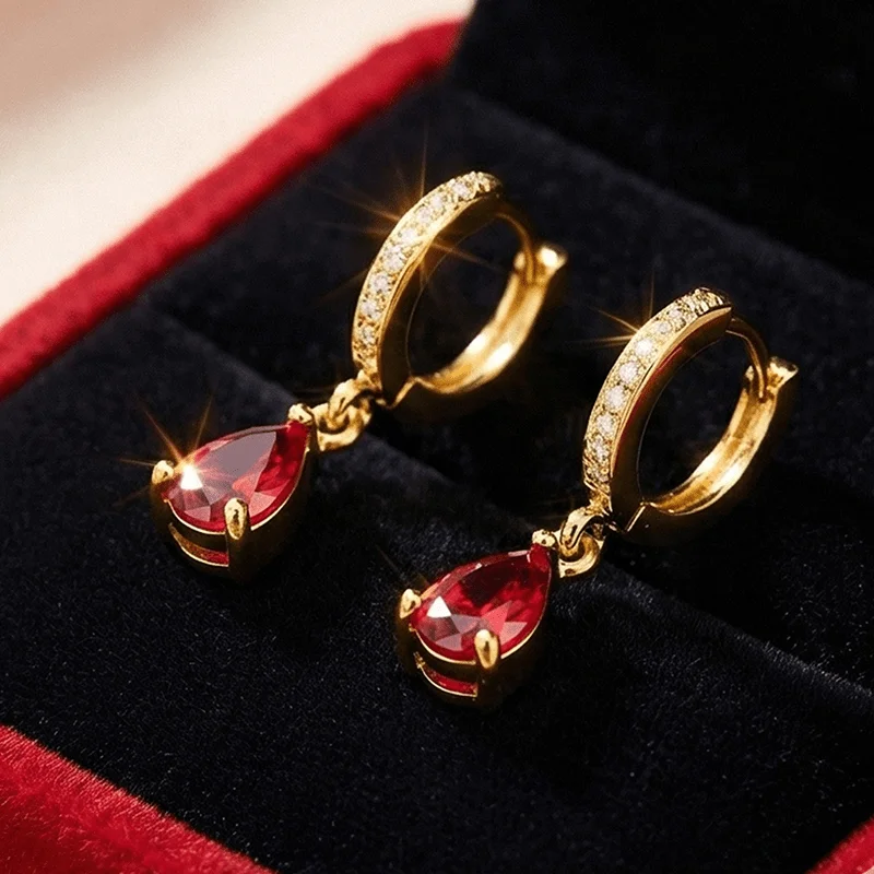 

1 пара серег-подвесок с синтетическим муассанитом гранатово-красного цвета, 0,5 карата.