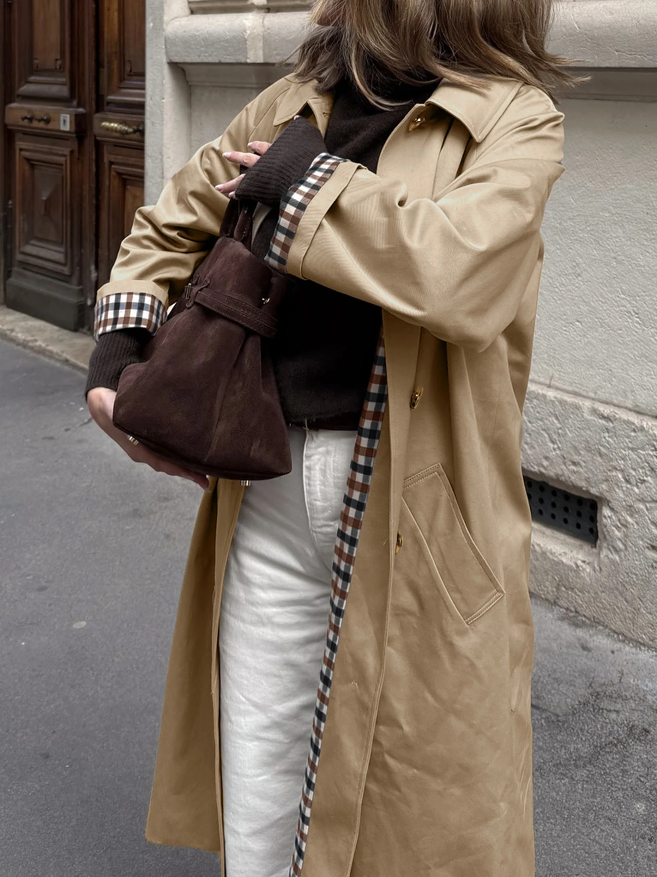 

A classic, simple and elegant khaki H-shaped windbreaker for women in the autumn of cross-border trade from Europe and America