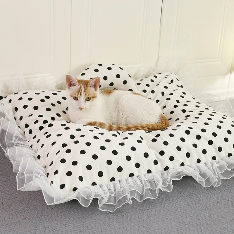 Cute Princess Pet Bed Lace Cat Dog Bed Soft Cat Sofa Bed Suitable for Cats and Dogs