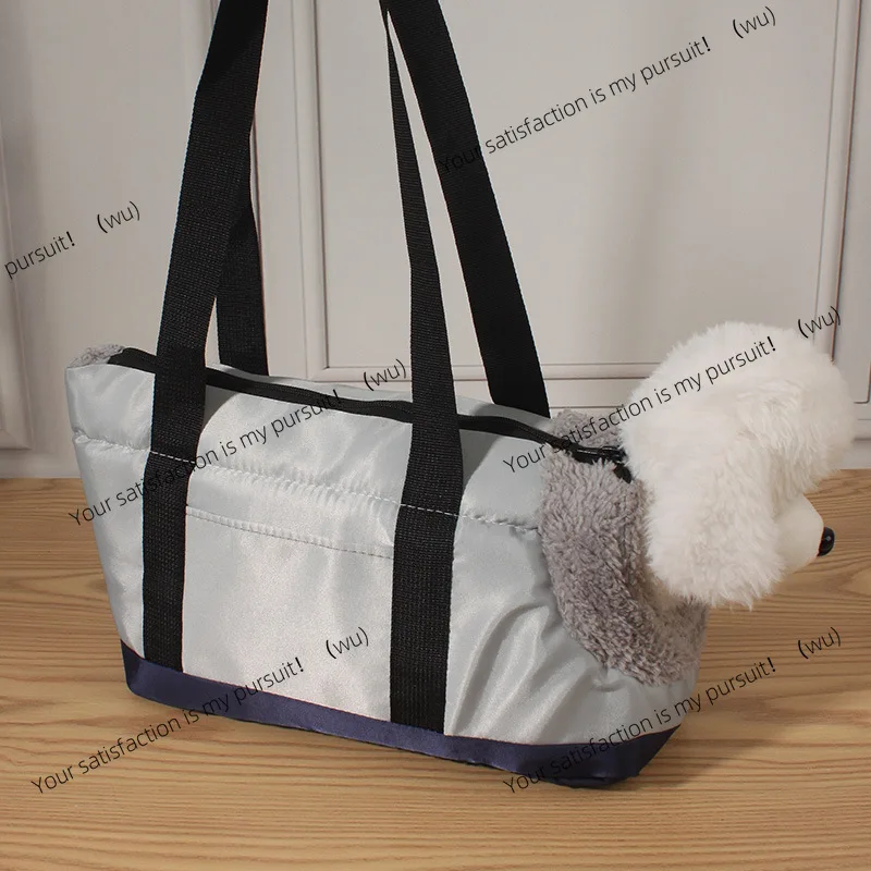 Pet dog dog going out portable bag cat concealed small body outcrop can be carried and carried travel handbag can be used in all