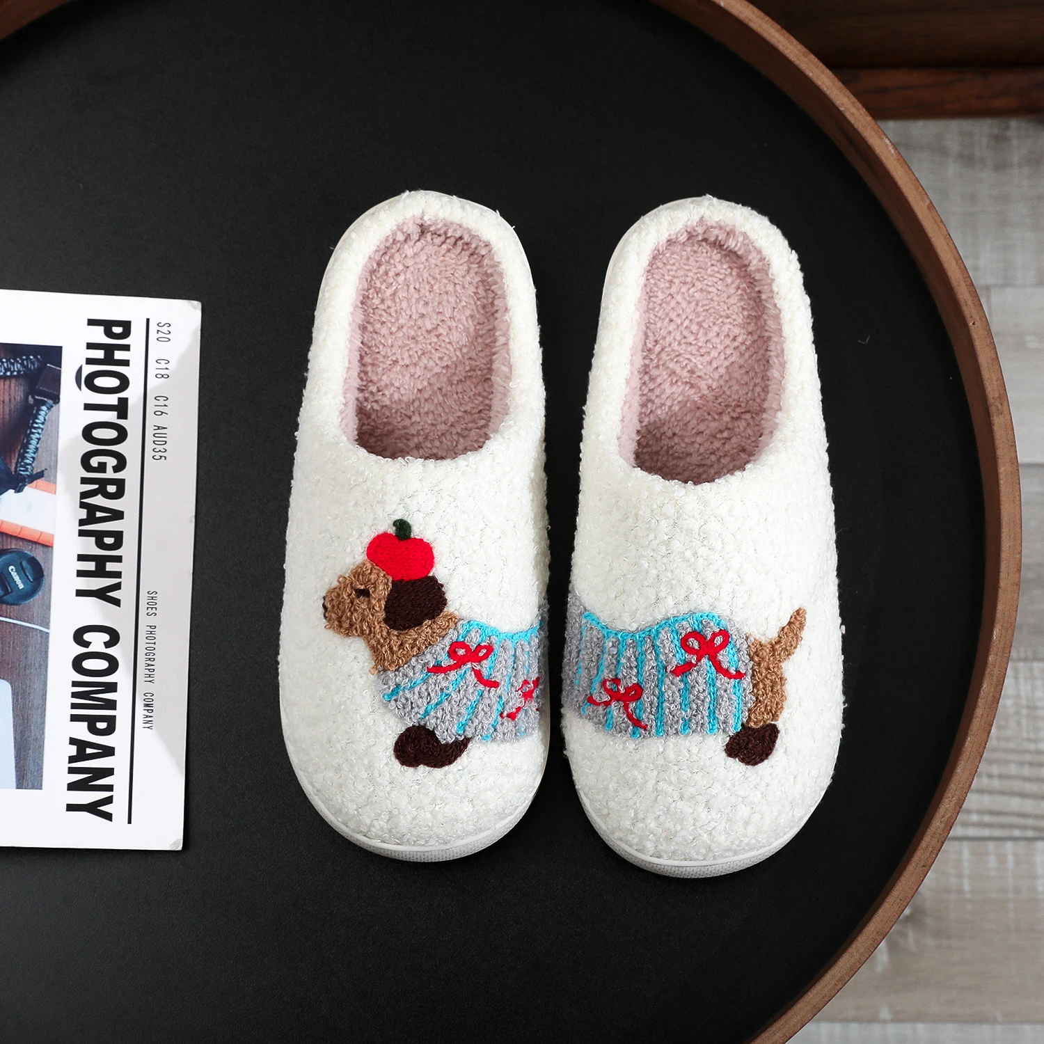 Dachshund Pet Pattern Embroider Plush Home Thick-Soled Comfortable Woolen Cotton Slippers Cute Warm Non-Slip Indoor Slippers Pet Mom Gift Dog Lovers Men and Women Can Wear