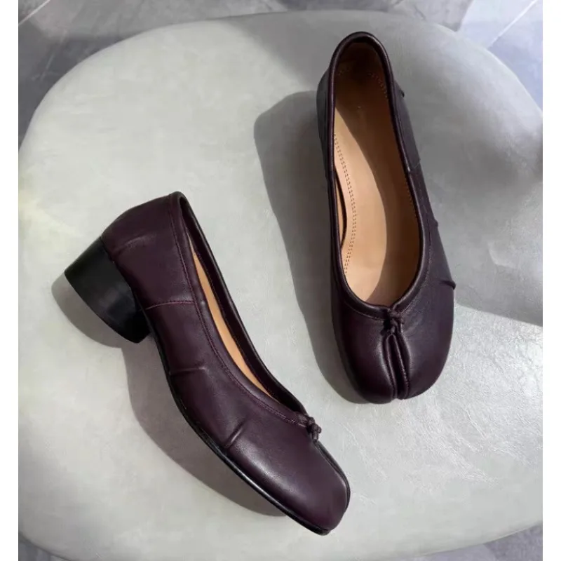 

2025 Tabi Shoes, женские повседневные лоферы без шнуровки, обувь на массивном каблуке, новая модная обувь с разделенным носком, удобная женская обувь без шнуровки с мягкой подошвой
