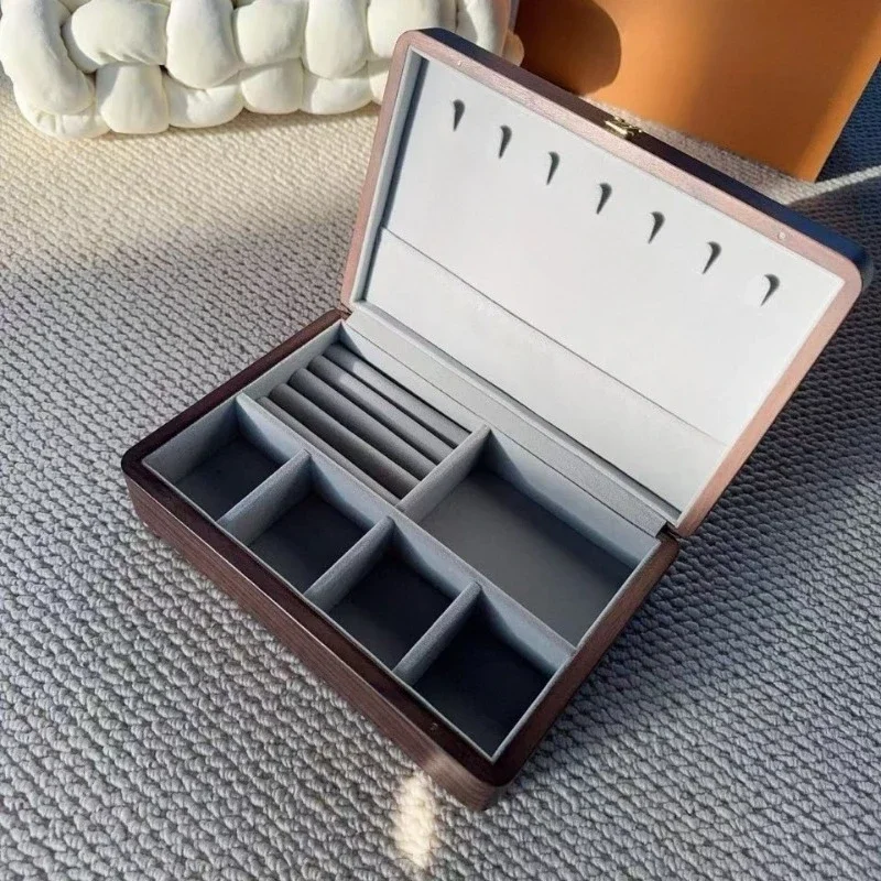 North American walnut jewelry box, lined with ultra-fine flannel jewelry box, storage box