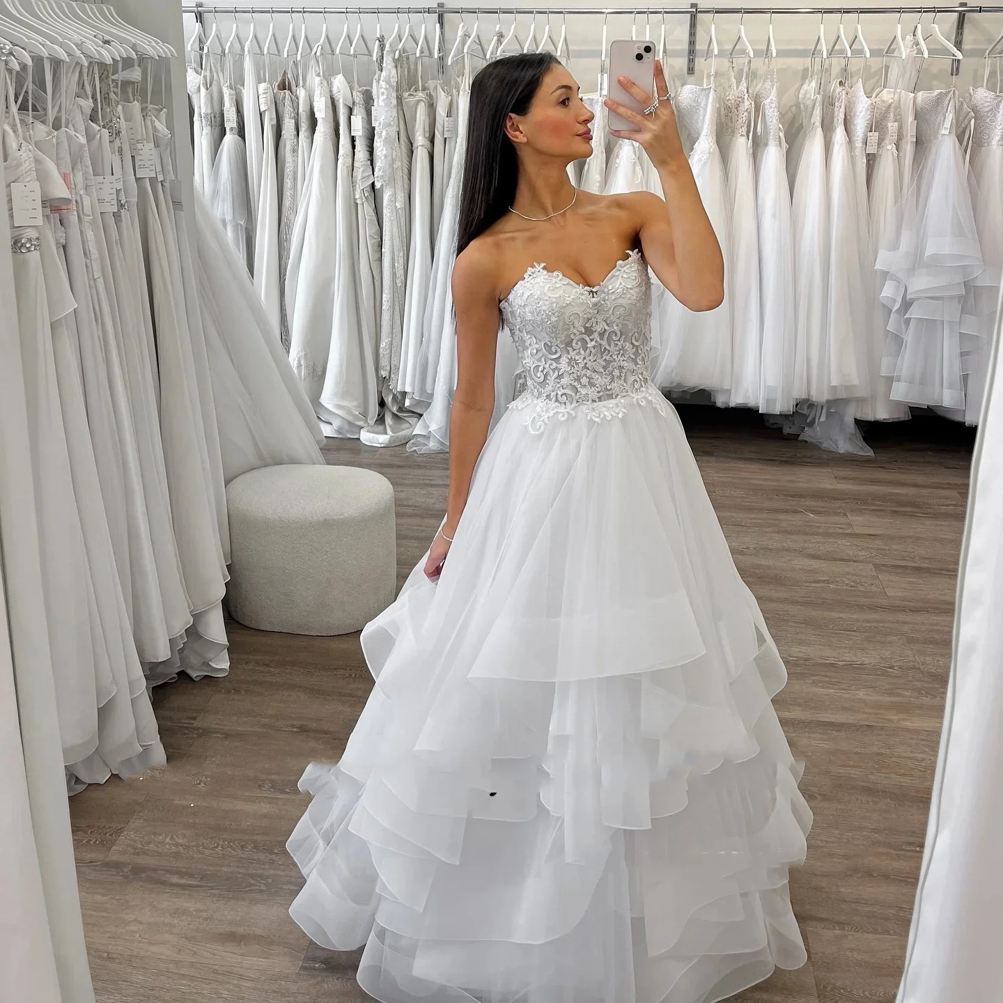 간단한 웨딩 드레스 A 라인 Tulle 간단한 웨딩 드레스 Sweetheart 민소매 프릴 아플리케 신부 드레스 신부 가운 Elegan