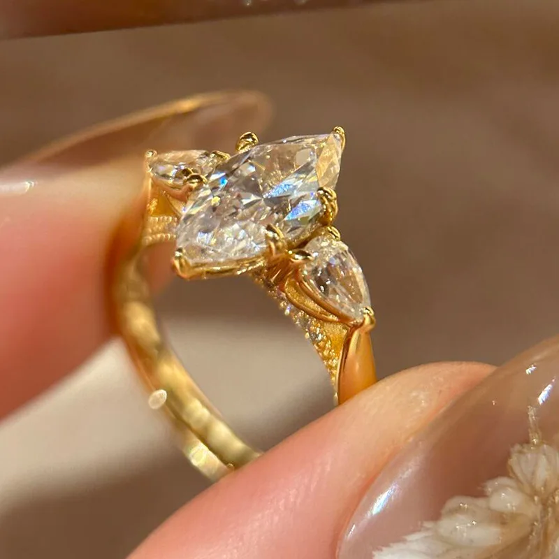 Sparkling creative design inlay horse eye diamonds  rings for women retro trend wedding ring adjustable banquet jewelry gift