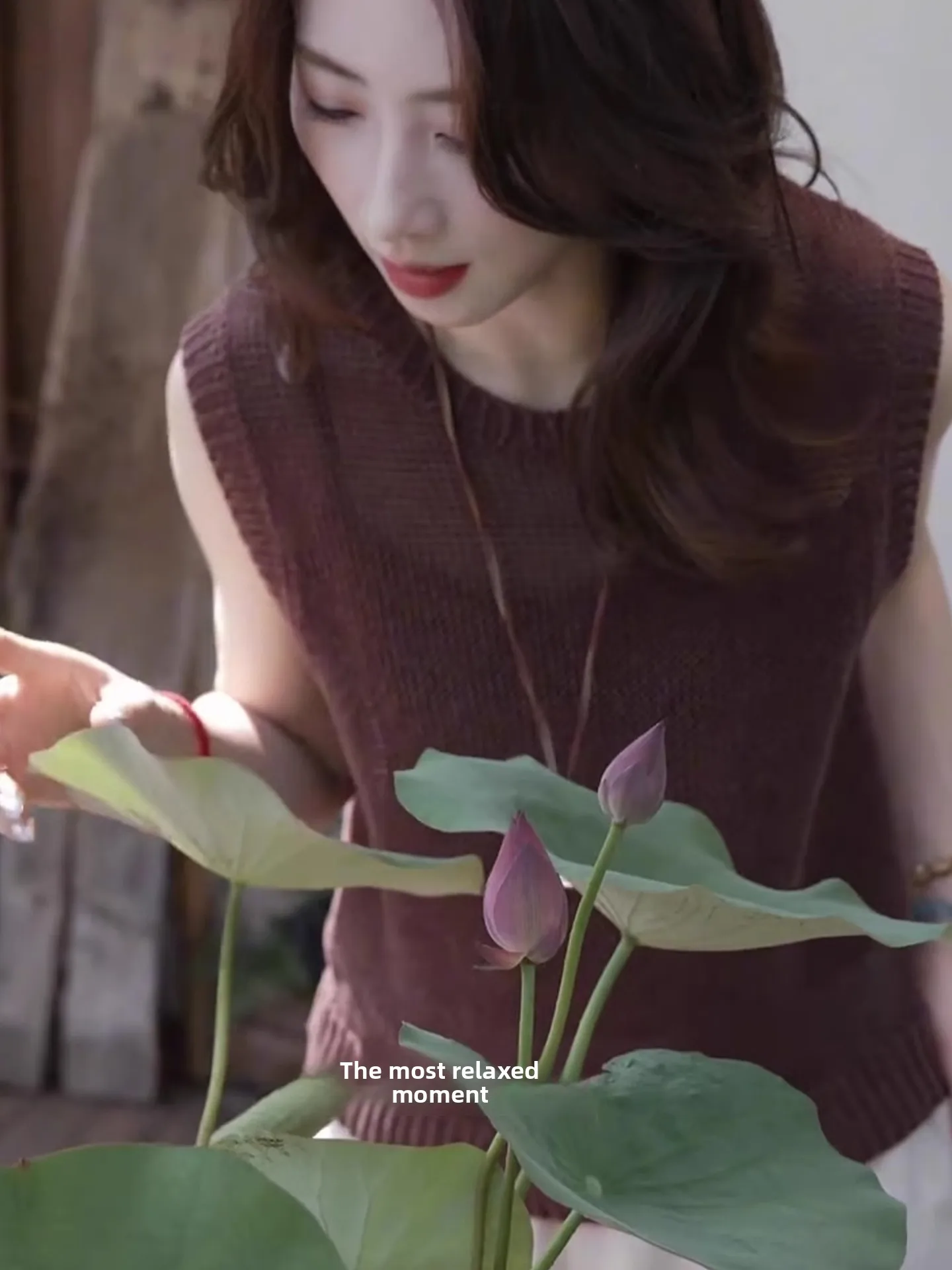 Retro Ele  Color round Ne Vest Faionable Summer Age-Defng Knitted Top Svel Design Sense Commute Sle