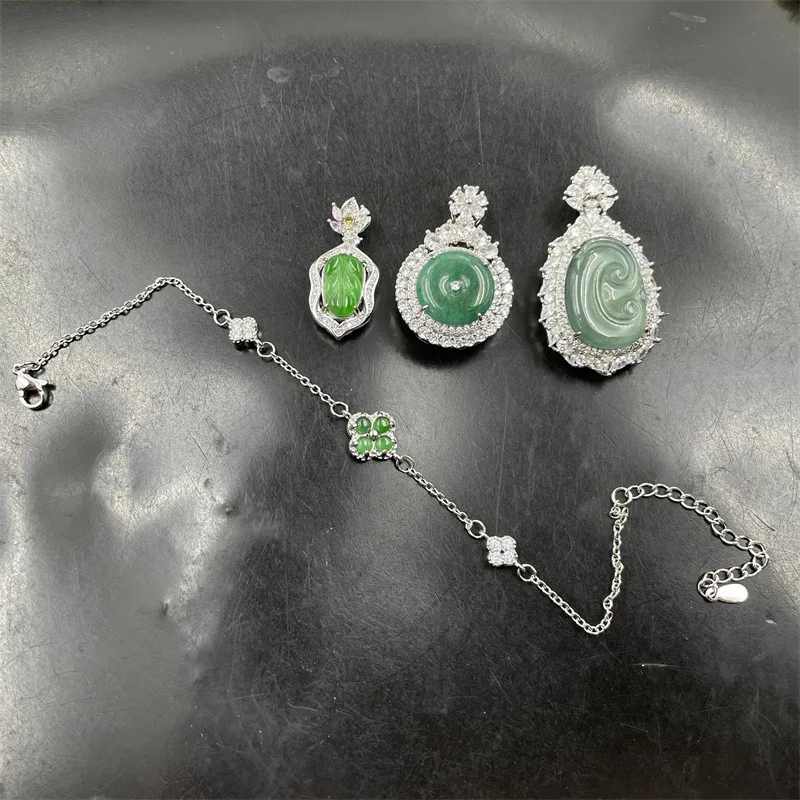 

Inlaid A- Level Leaves Jade Ruyi Pendant Women's Bracelet