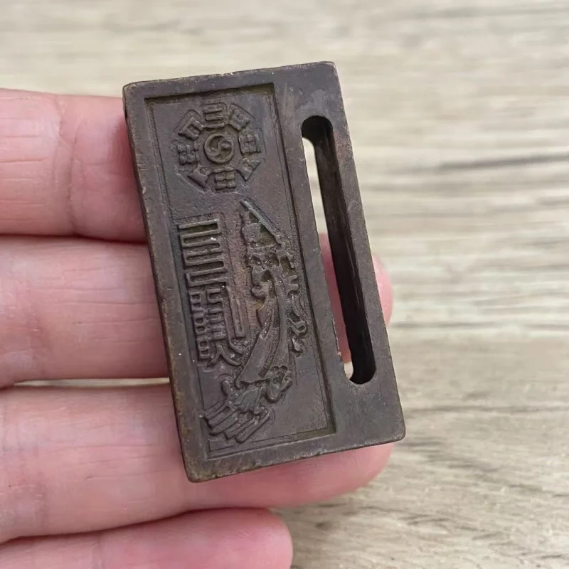 Antique-style solid copper seal with engraved characters, made of, suitable book signing