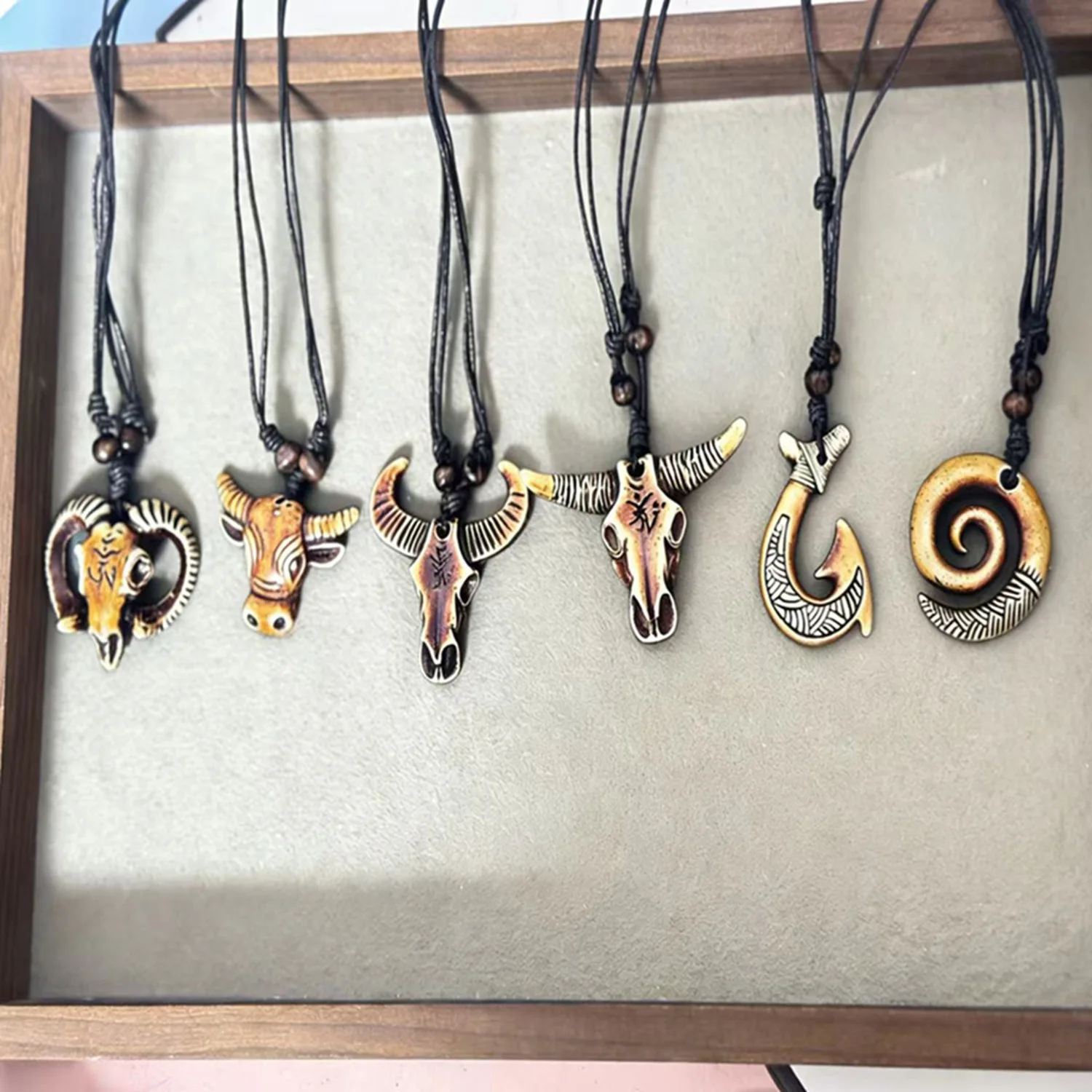 Retro Simplicity Personality Leisure Adjustable Western wind Resin Buffalo Skull Bone Pendant necklace
