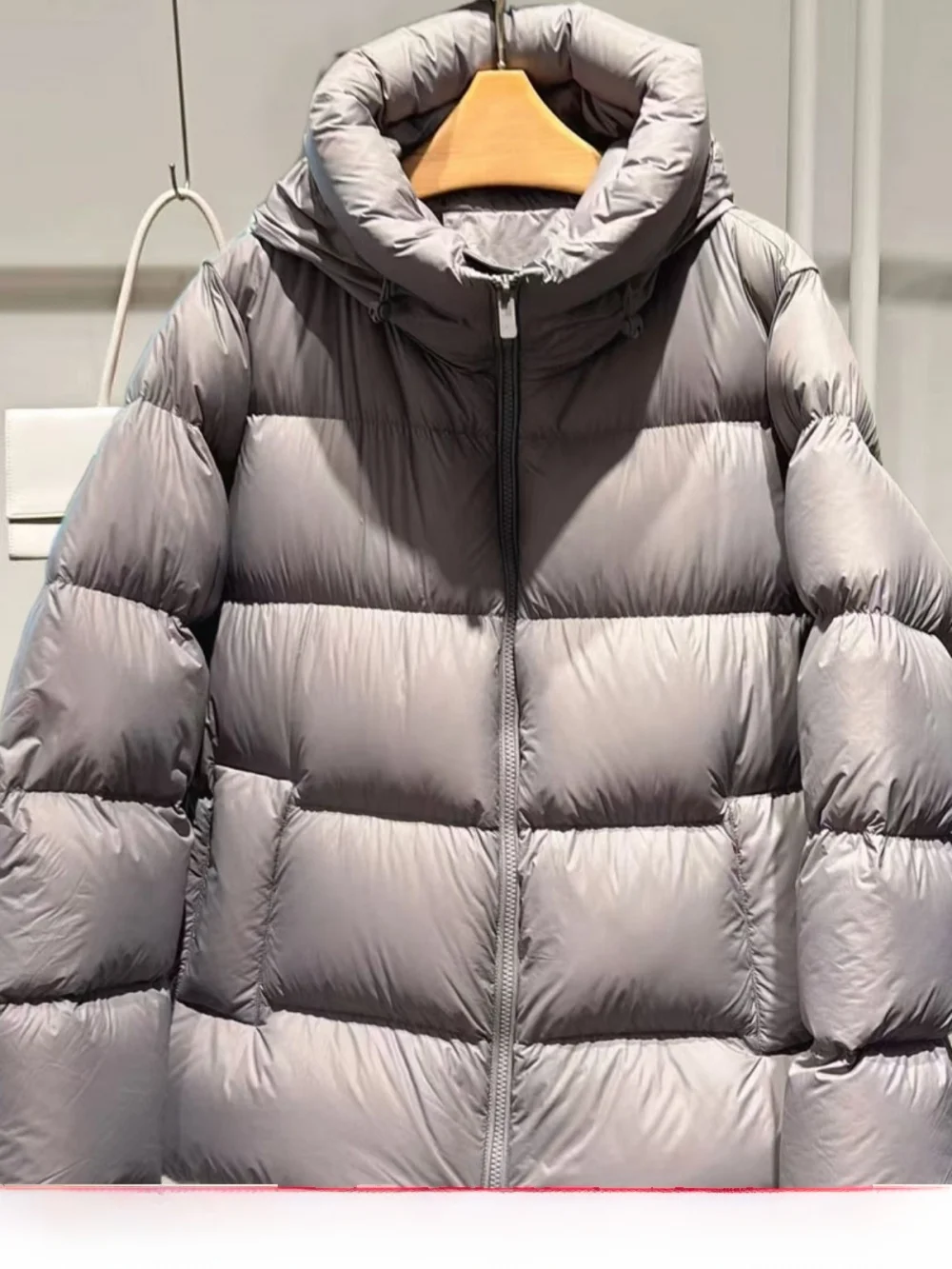 暖かいアイグースダウンジャケット レディースコート MM25 冬新作 スリーブロング フード付き ストレートカット レギュラー丈 シングルボタン