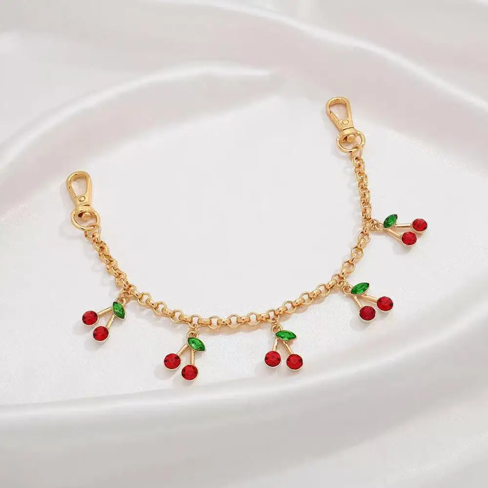 แนวโน้มใหม่เครื่องประดับตกแต่งกระเป๋าโซ่พวงกุญแจรถกระเป๋าสตางค์เปลี่ยนตกแต่งCrossbodyกระเป๋าโซ่โลหะหวานจี้เชอร์รี่