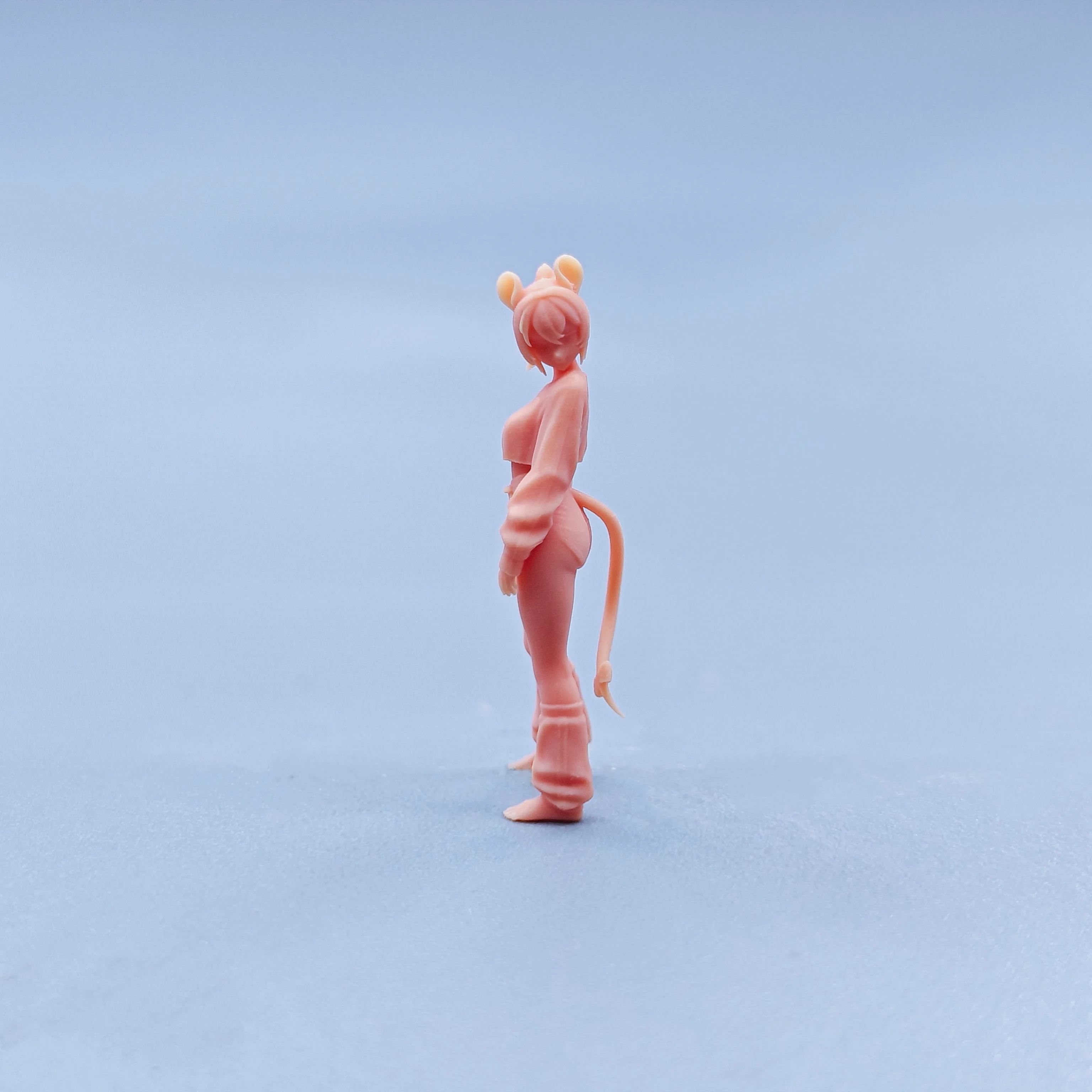 1/64 1/43 Figurine Modello in Scala Resina Mouse Orecchie Ragazza Miniature Non Colorate Diorama Dipinto a Mano D633