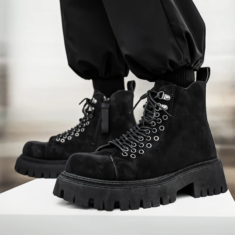 أحذية مصعد للرجال للخريف والشتاء بنعل سميك، أحذية لراكبي الدراجات النارية على الطراز البريطاني، أحذية عمل عصرية مقاومة للانزلاق في الهواء الطلق