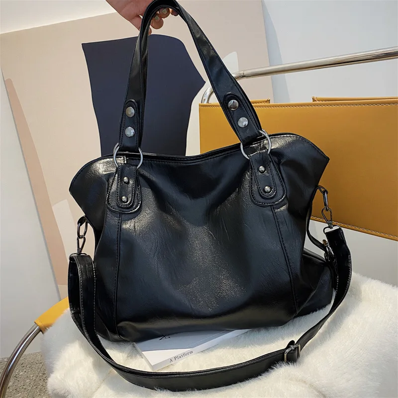 

Fashion Large Capacity Travel Handbags Classic Black Soft PU One Shoulder Bags Autumn Winter Retro Women's Underarm Bag