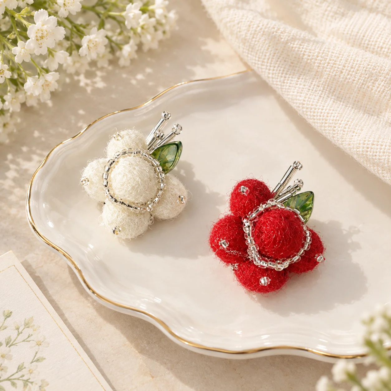 Little Red Flower Mountain Tea Flower Brooch for Women - Simple and Elegant French-style Sweater Brooch