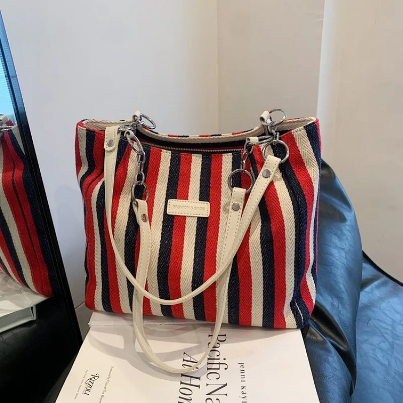 

Elegant Ladies Crossbody Bag Crafted From Fine Leather Boasting Minimalist Charm And Spacious Interior For Daily Use​