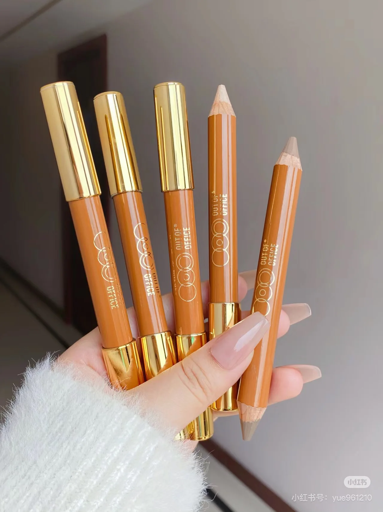 OUT OF OFFICE Double-ended Contouring Pen Contouring Stick Shadow Highlight Three-dimensional Brightening Nose Shadow Concealer