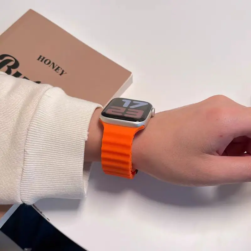 Ремешок с магнитной застежкой для Apple Watch Band Ultra 2, силиконовый браслет для iWatch Series 9 8 7 6 4 SE, 49 мм 45 мм 44 мм 40 мм 41 мм 38 42 мм