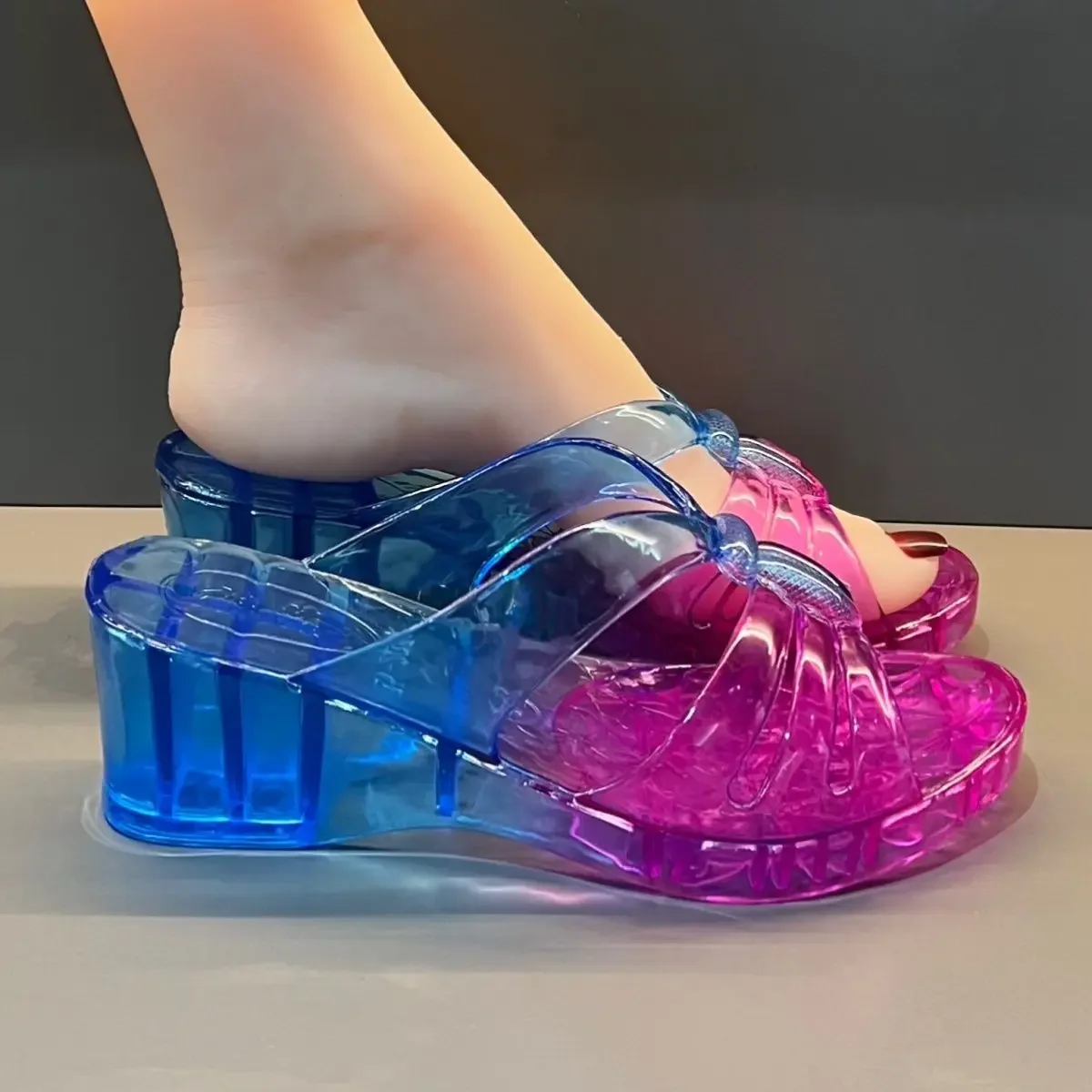

Женские тапочки градиентного цвета на каблуке и женские сандалии, дизайнерские роскошные шлепанцы, элегантные модные сандалии Eva H, шикарная обувь