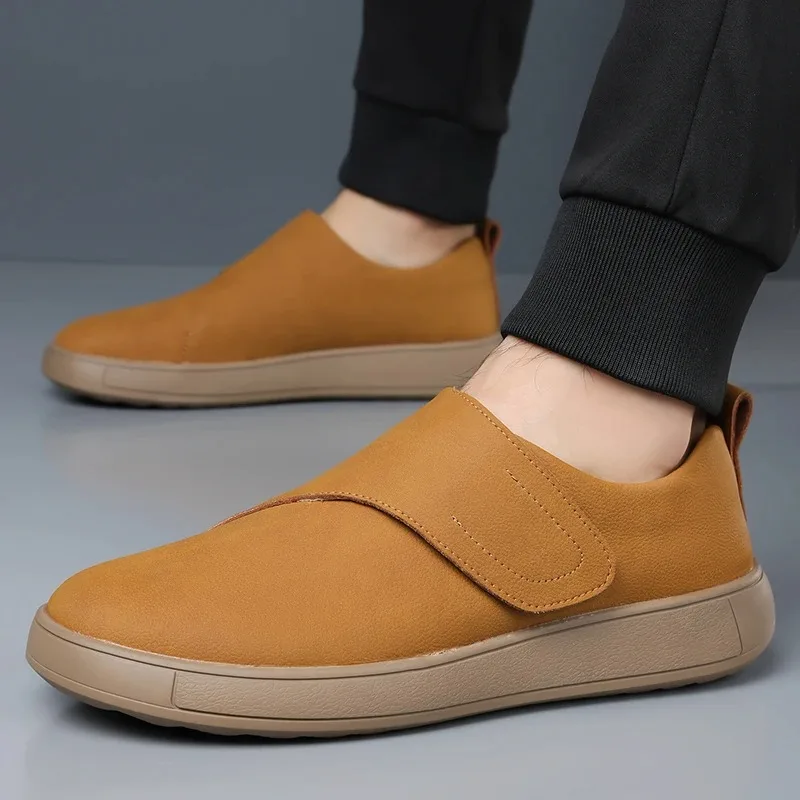 New Men's Slip-On Sneakers Breathable Versatile Casual Shoes Slip-On Loafers Men Comfortable Driving Shoes Moccasins Shoes