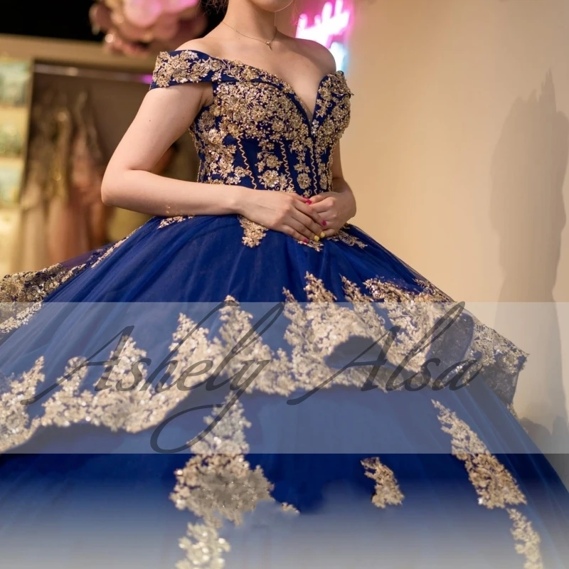 Elegante messicano blu oro donna Prom Occasion Wear Off spalla Applique Ball Gown Quinceanera abiti 15 16 Birthday Party Wear