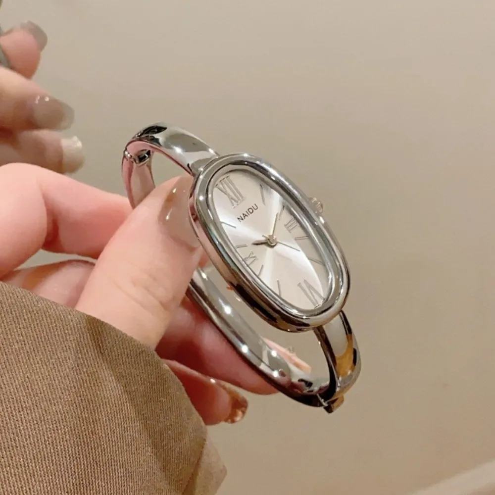 High Quality Luxury Bracelet Watch Gold/Silver Elegant Wristwatch Roman Dial Oval Dial Quartz Watch for Women