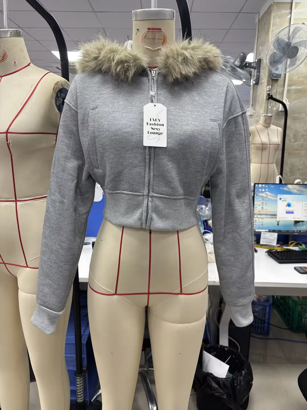 

Womens Zip Up Crop Hoodies with Pockets Stylish Furry Trim Long Sleeve Sweatshirt Jackets for Fall and Winter Sweatshirts