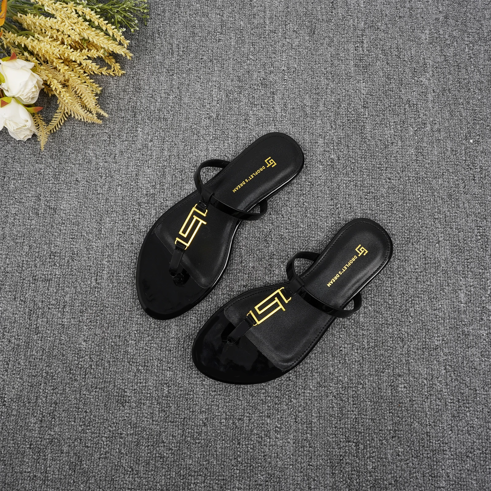 New European and American Summer Flat Heel Outdoor Solid Color Women\'s Slippers Luxury Popular Brand Anti slip Beach Slippers