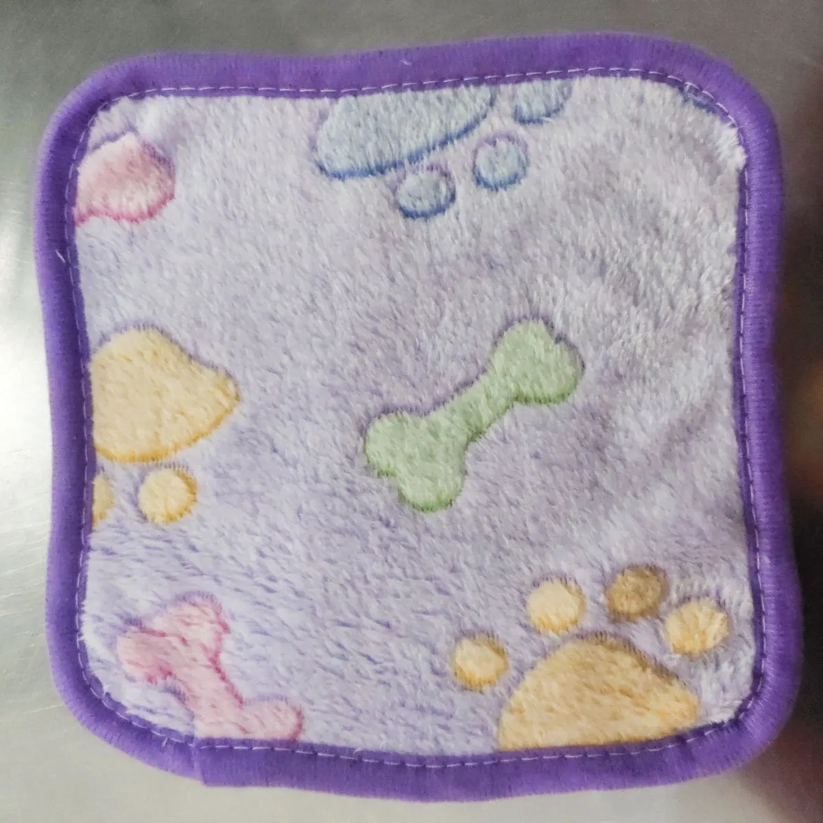 

1Pcs Pet Carpet Coral Small Bone Dog Blanket Super Soft Cushion Sleep Mat 20x20cm Warm Pet Sleep Mat for Home Car Travel Use