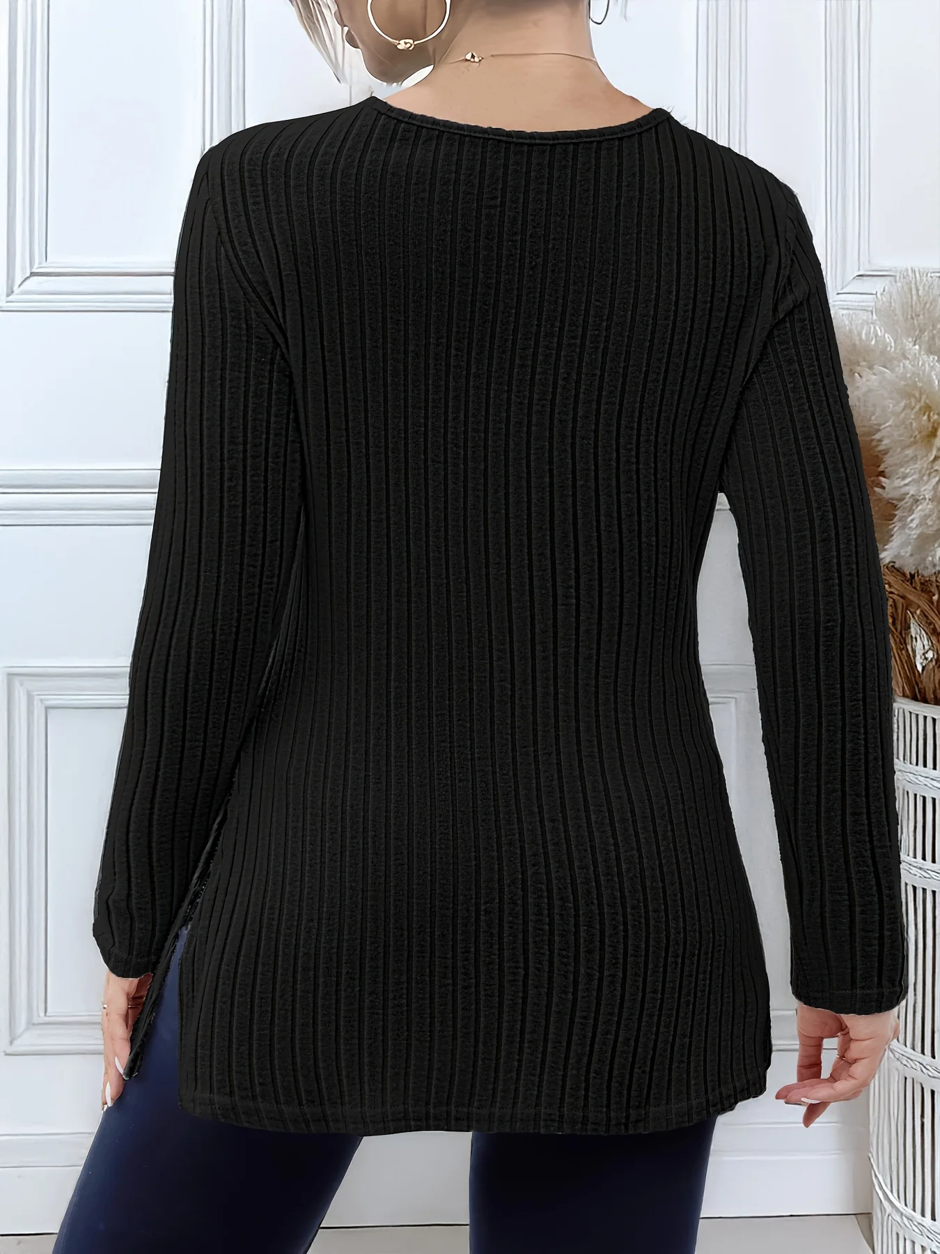 Elegantes, plissiertes Langarm-Oberteil für Damen in großen Größen mit V-Ausschnitt für zeitlosen Stil – Detail 2