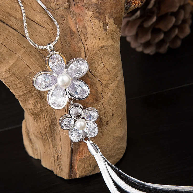 

New double-flowered zircon four-leaf clover long sweater necklace, tassel skirt accessory pendant necklace