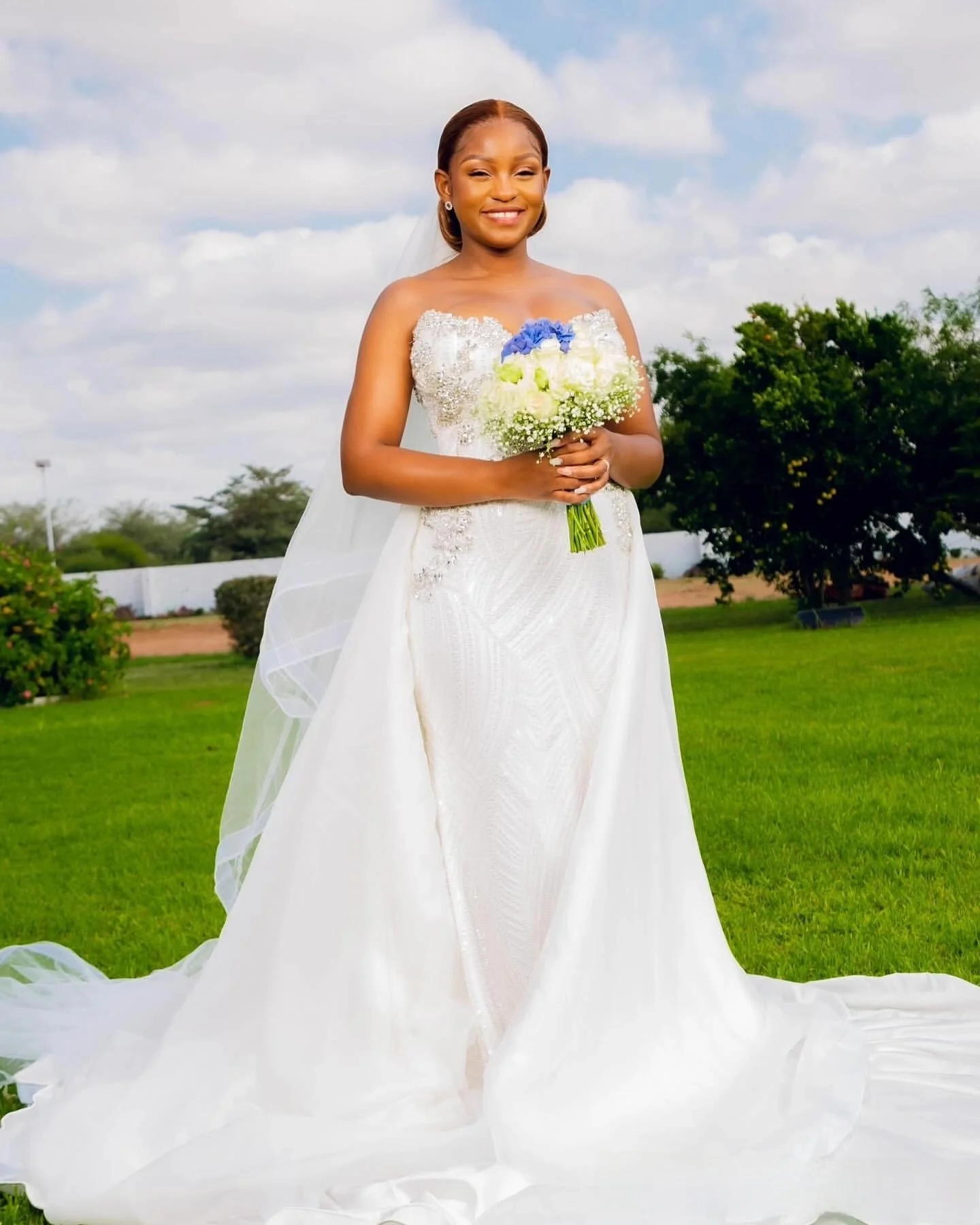 Customized Sweetheart Sparkly Crystals Beads  Wedding Dress Vestidos Noivas  Long Sleeve Africa Bridal Gown with Removable Skirt
