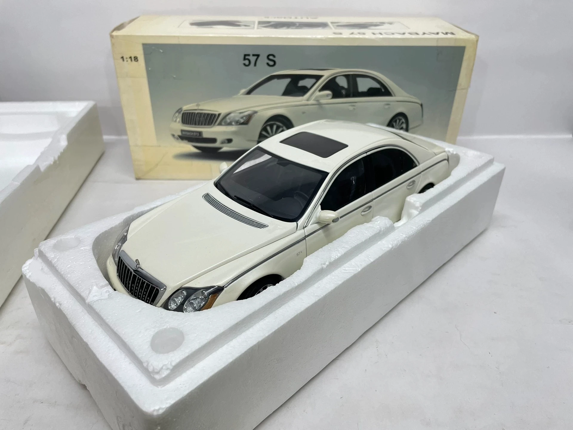 

Autoart 1:18 57S жемчужно-белая имитация ограниченной серии, все открытые металлические статические модели автомобиля из сплава, игрушка в подарок