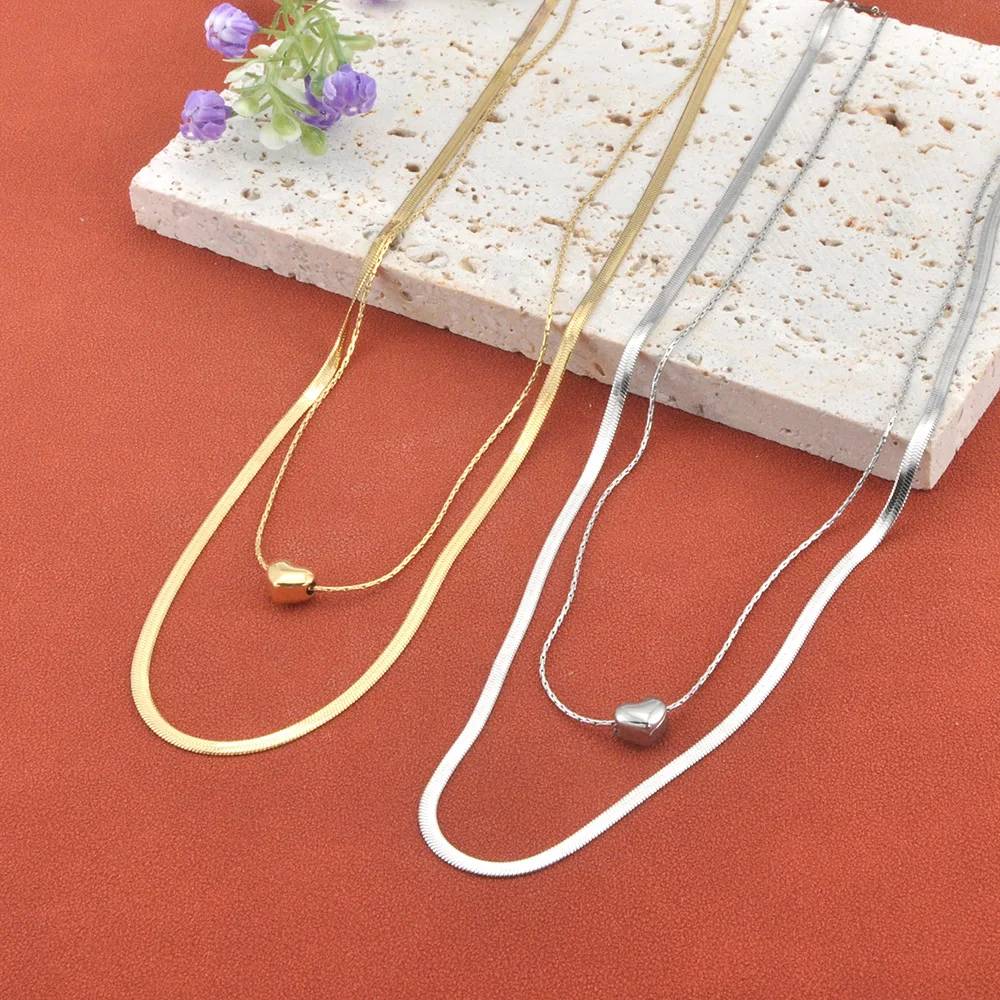 Lokaer Halskette mit Schlangenkette und Herz-Anhänger aus Edelstahl für Damen, schlicht, hochwertig, antiallergisch, wasserfest, N25197