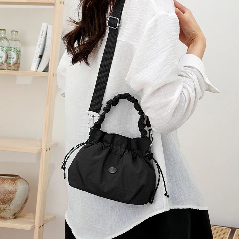 Modische Nylon-Umhängetasche für Damen, trendige, leichte kleine Tragetasche, Schultertasche für den Alltag, den täglichen Arbeitsweg und Reisen, Handtasche, Tragetasche. – Detail 12