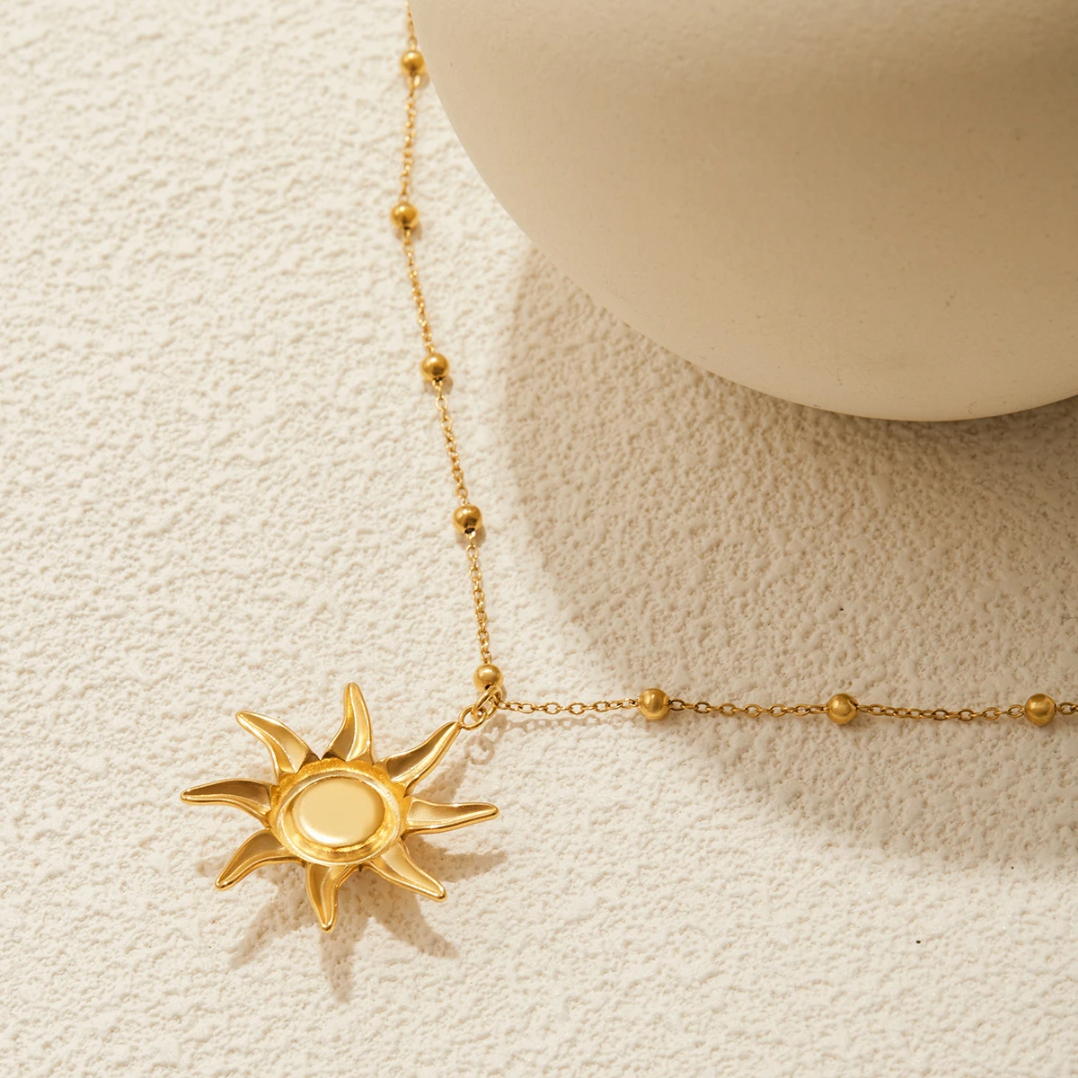 Sonnen-Anhänger-Halskette für Damen, 18 Karat Gold, Edelstahl, modischer Schmuck für den täglichen Pendelverkehr