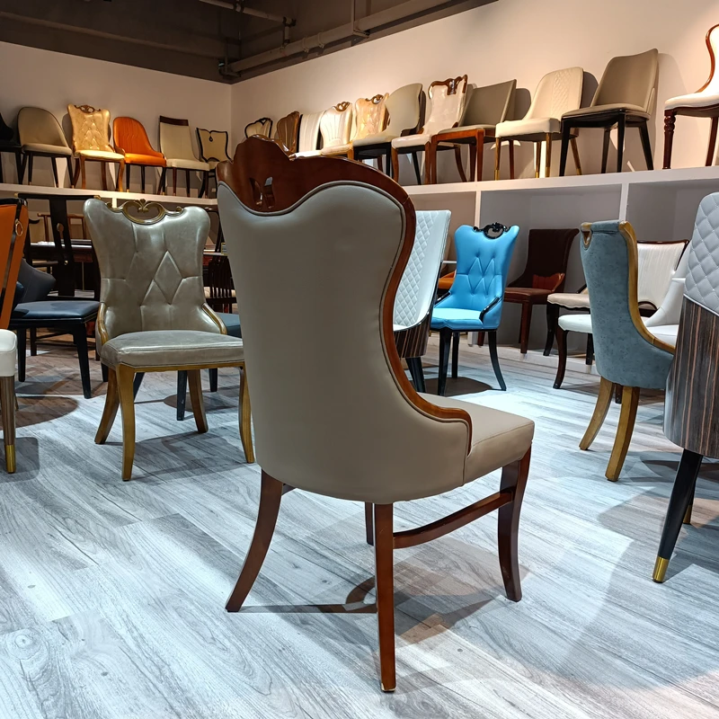 كرسي طعام من الخشب الصلب المنحوت للمنزل، مطعم غربي للمشاهير، كرسي ترفيهي من الجلد الرمادي، فندق P