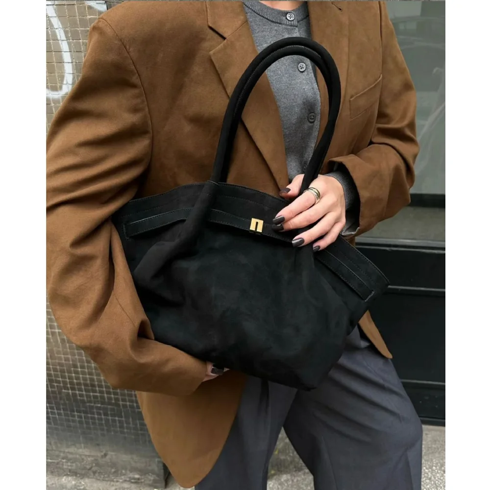 

Suede single-shoulder dumpling bag, a large-capacity fashionable shoulder bag suitable for school, work, and shopping